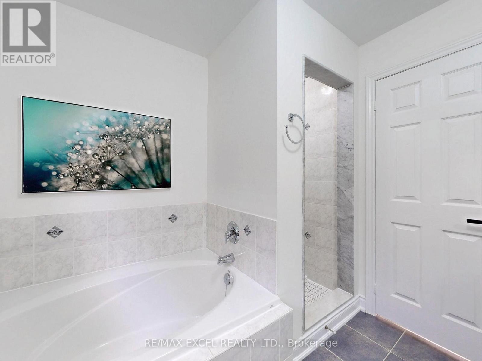 












93 PESHAWAR AVENUE

,
Markham (Village Green-South Unionville),




Ontario
L3R9V3


