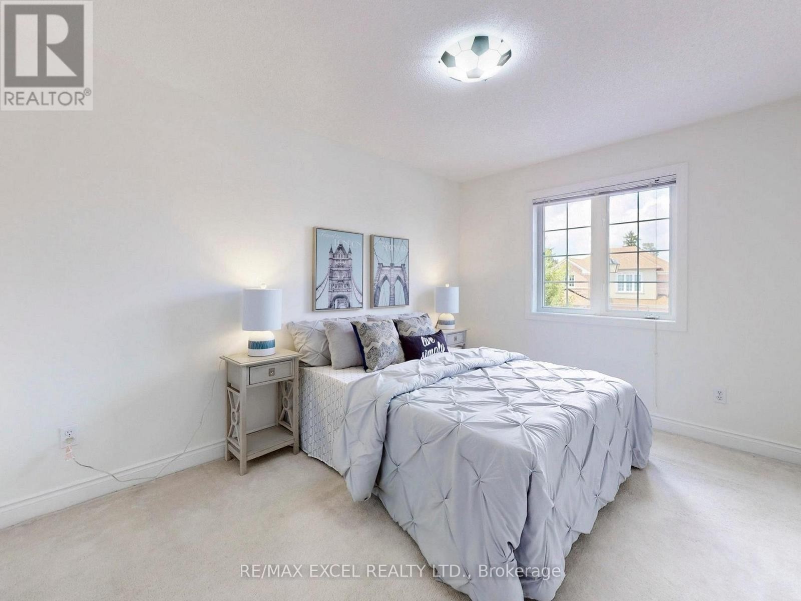 












93 PESHAWAR AVENUE

,
Markham (Village Green-South Unionville),




Ontario
L3R9V3

