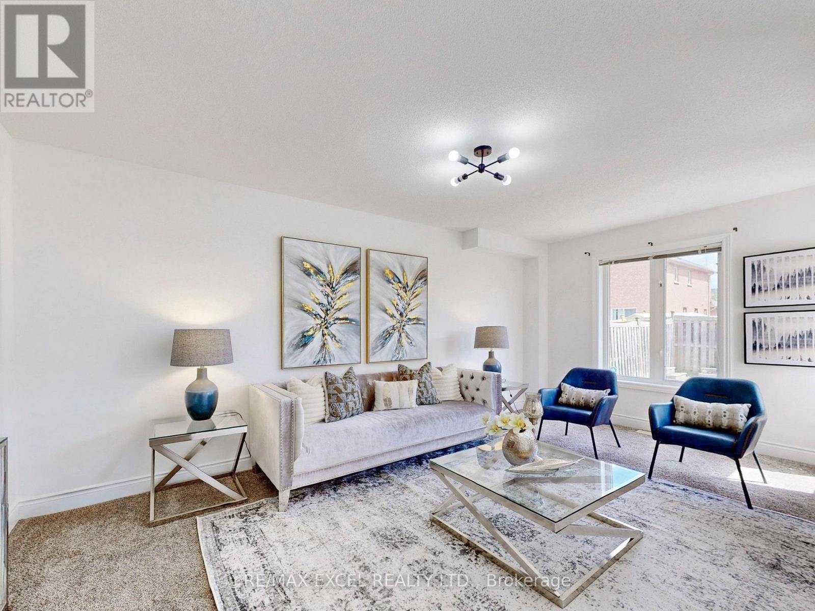 












93 PESHAWAR AVENUE

,
Markham (Village Green-South Unionville),




Ontario
L3R9V3

