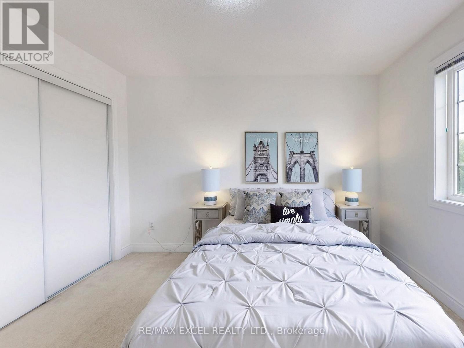 












93 PESHAWAR AVENUE

,
Markham (Village Green-South Unionville),




Ontario
L3R9V3

