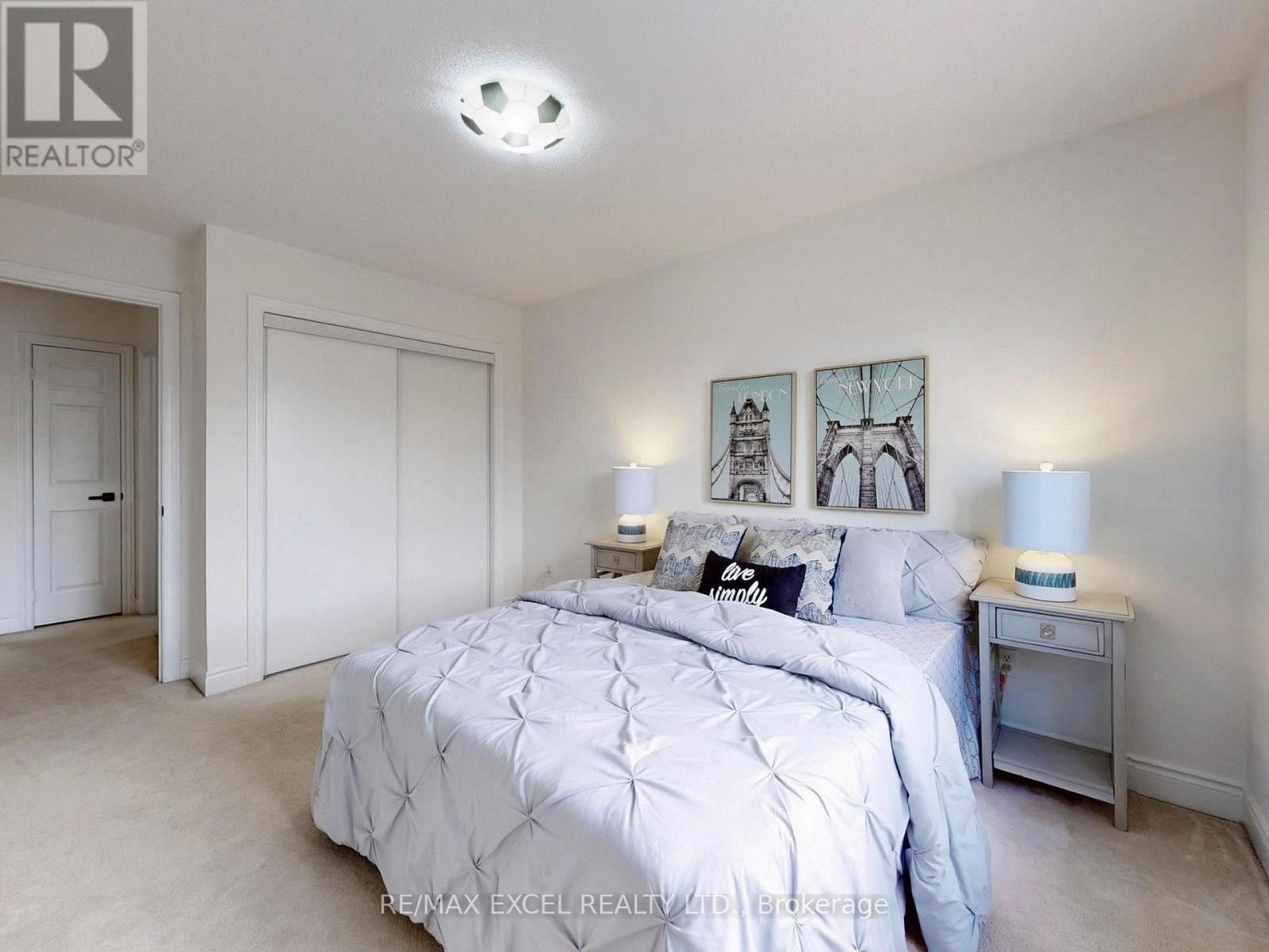












93 PESHAWAR AVENUE

,
Markham (Village Green-South Unionville),




Ontario
L3R9V3

