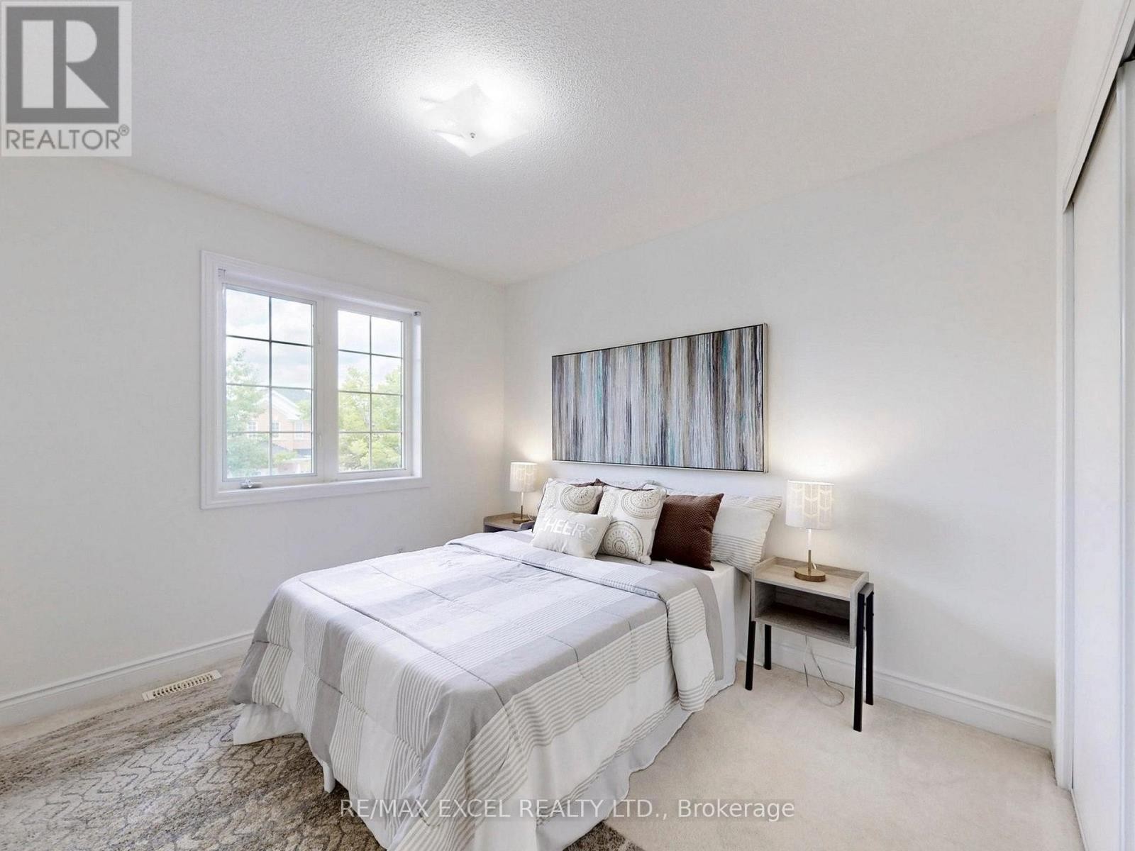 












93 PESHAWAR AVENUE

,
Markham (Village Green-South Unionville),




Ontario
L3R9V3

