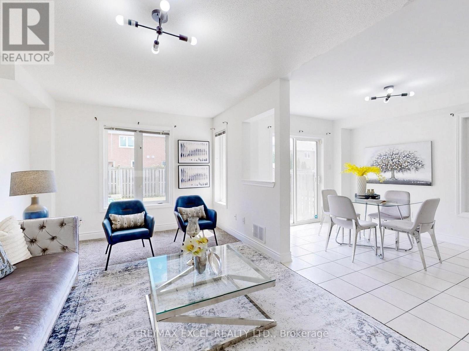 












93 PESHAWAR AVENUE

,
Markham (Village Green-South Unionville),




Ontario
L3R9V3

