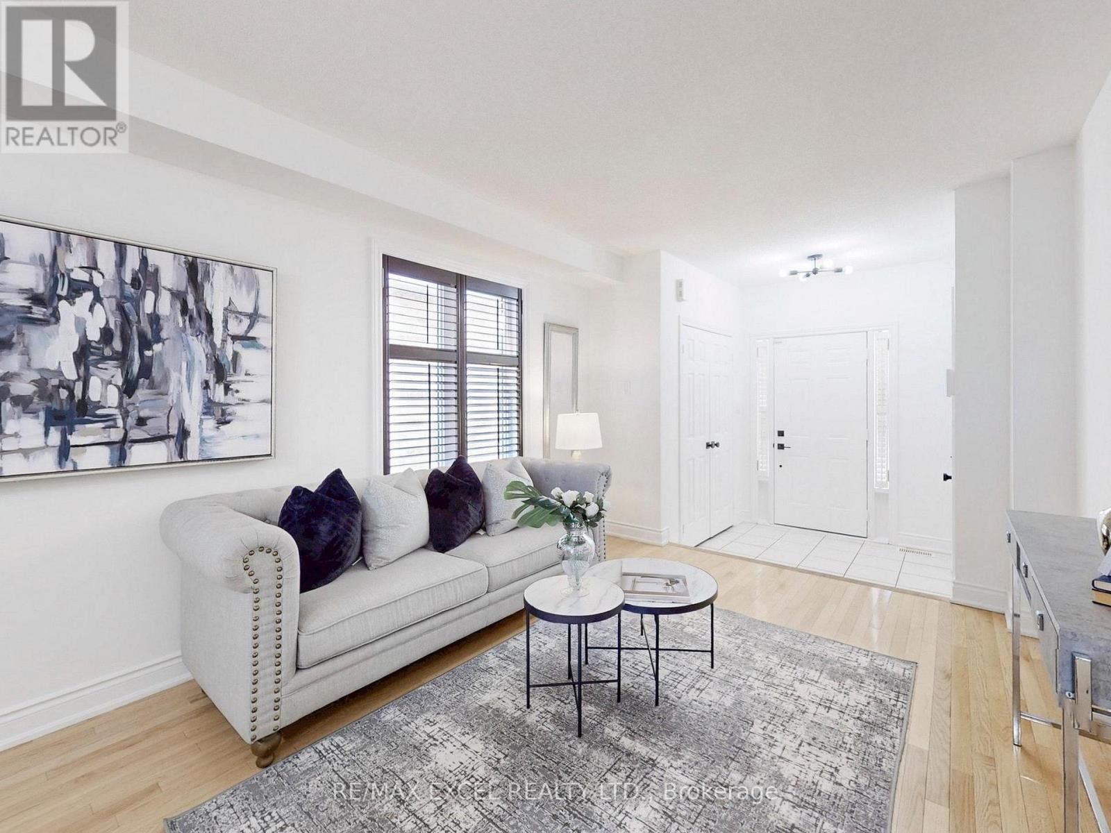 












93 PESHAWAR AVENUE

,
Markham (Village Green-South Unionville),




Ontario
L3R9V3

