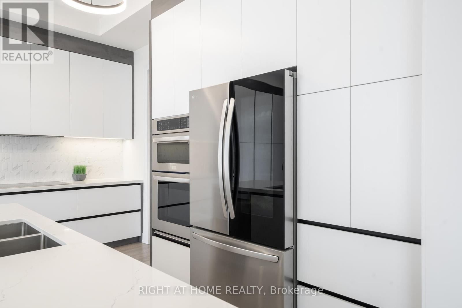 












1361 BLACKMORE STREET

,
Innisfil (Alcona),




Ontario
L9S0P3

