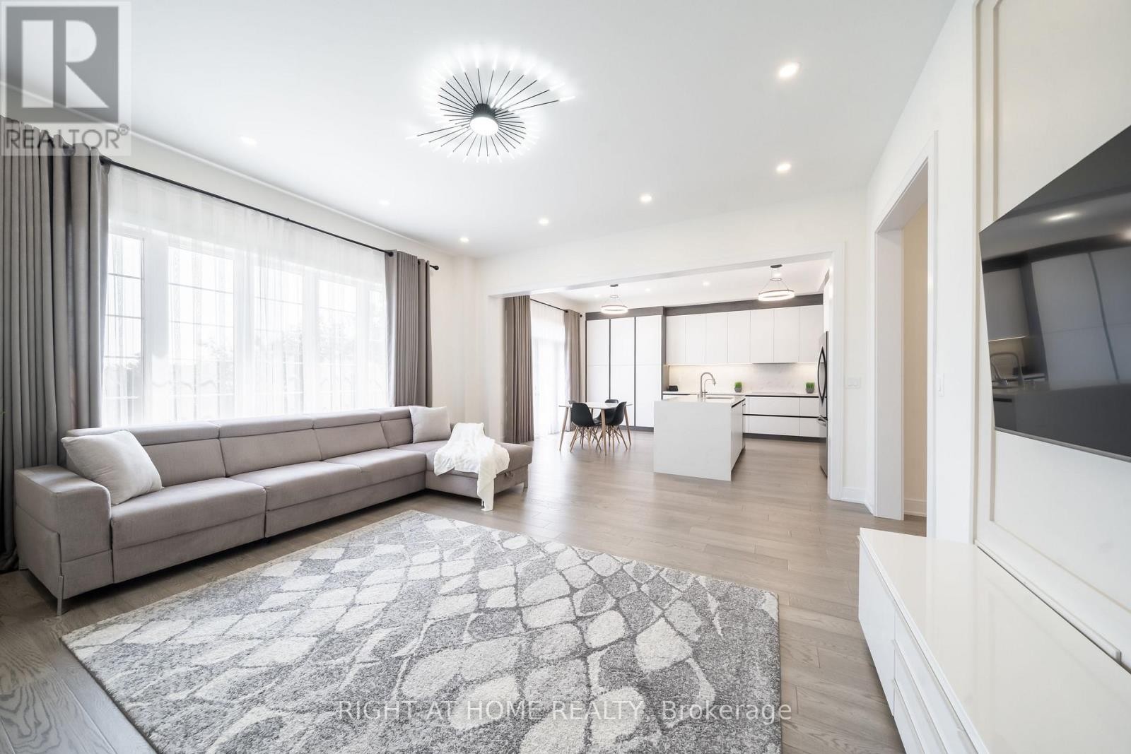 












1361 BLACKMORE STREET

,
Innisfil (Alcona),




Ontario
L9S0P3

