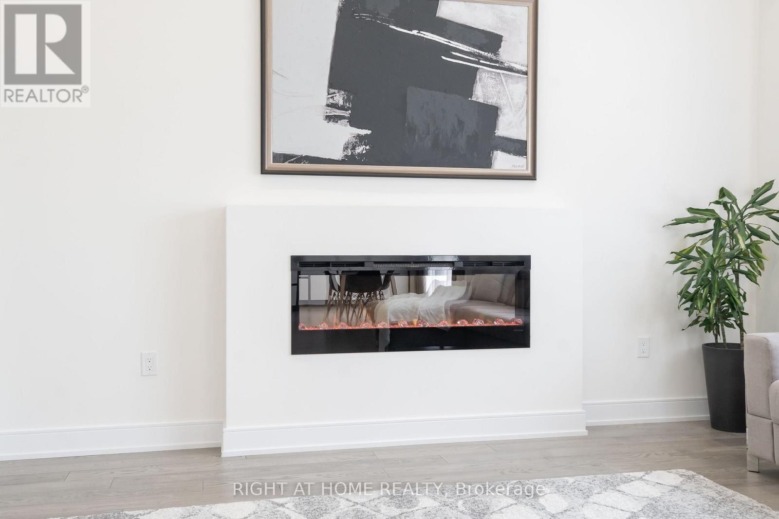 












1361 BLACKMORE STREET

,
Innisfil (Alcona),




Ontario
L9S0P3

