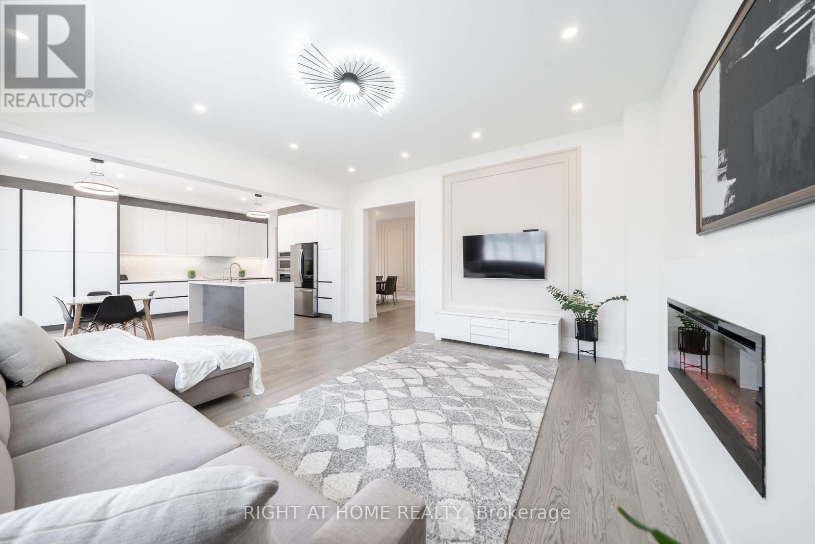 












1361 BLACKMORE STREET

,
Innisfil (Alcona),




Ontario
L9S0P3

