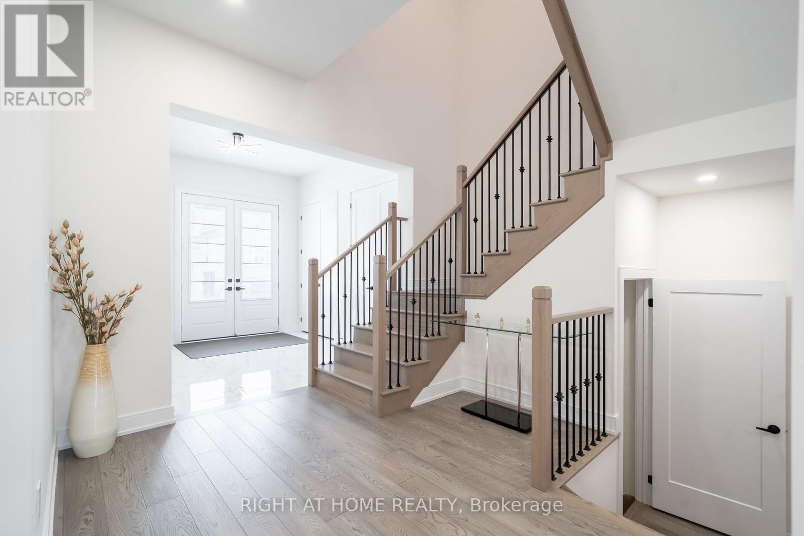 












1361 BLACKMORE STREET

,
Innisfil (Alcona),




Ontario
L9S0P3


