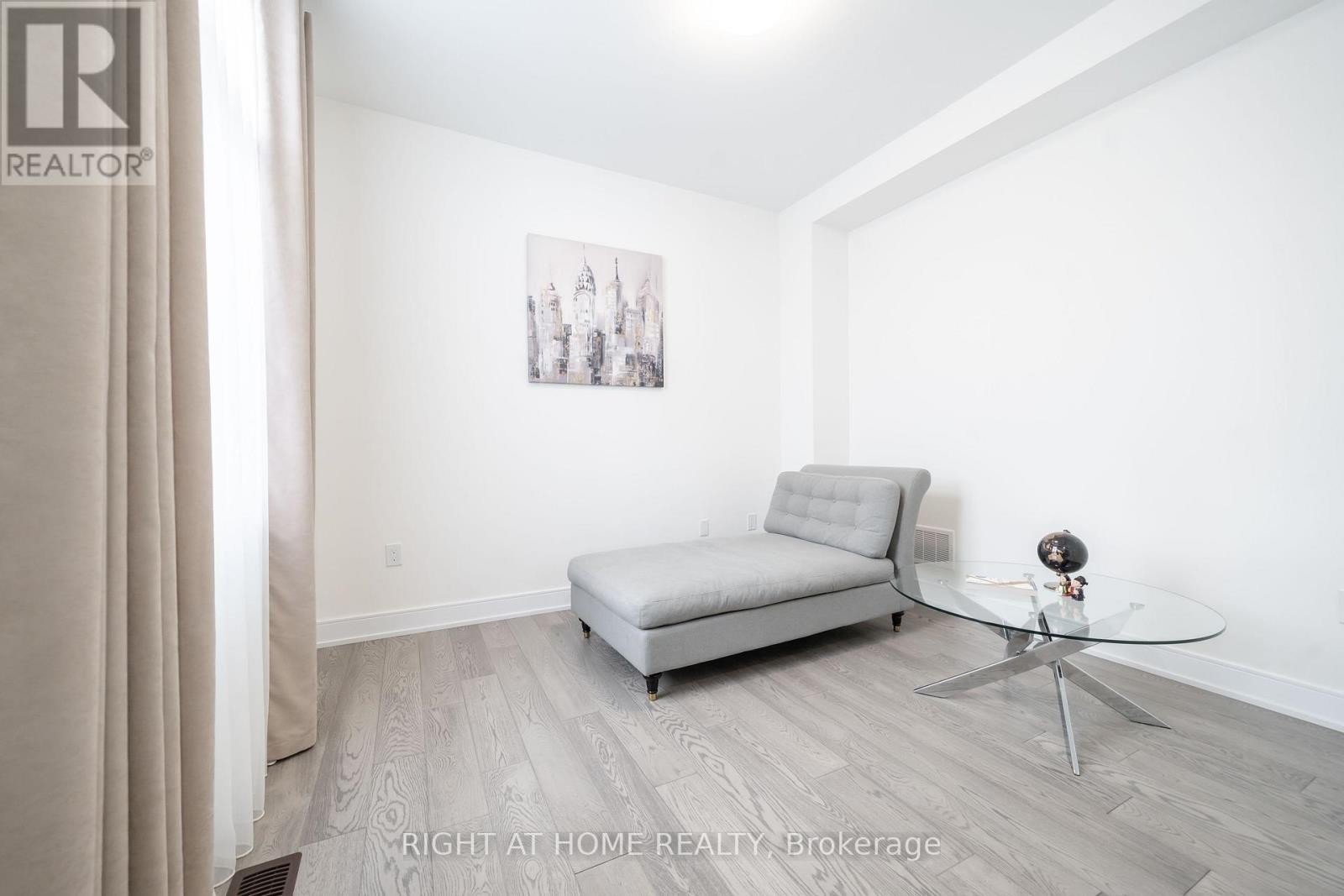 












1361 BLACKMORE STREET

,
Innisfil (Alcona),




Ontario
L9S0P3

