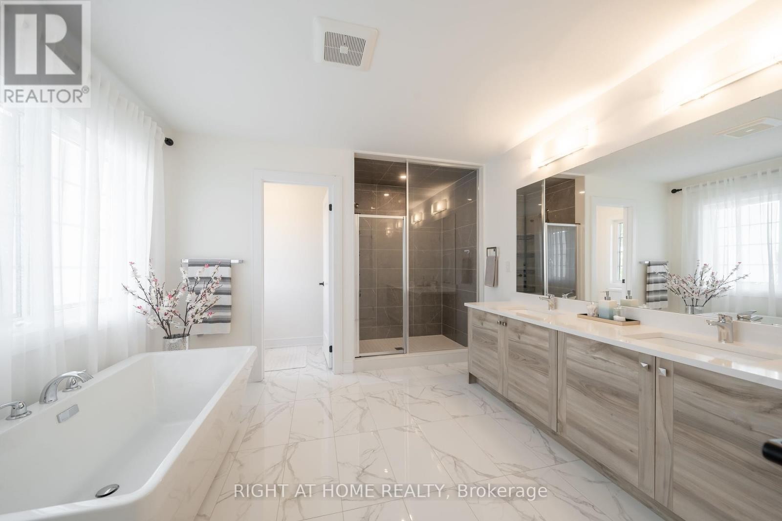 












1361 BLACKMORE STREET

,
Innisfil (Alcona),




Ontario
L9S0P3

