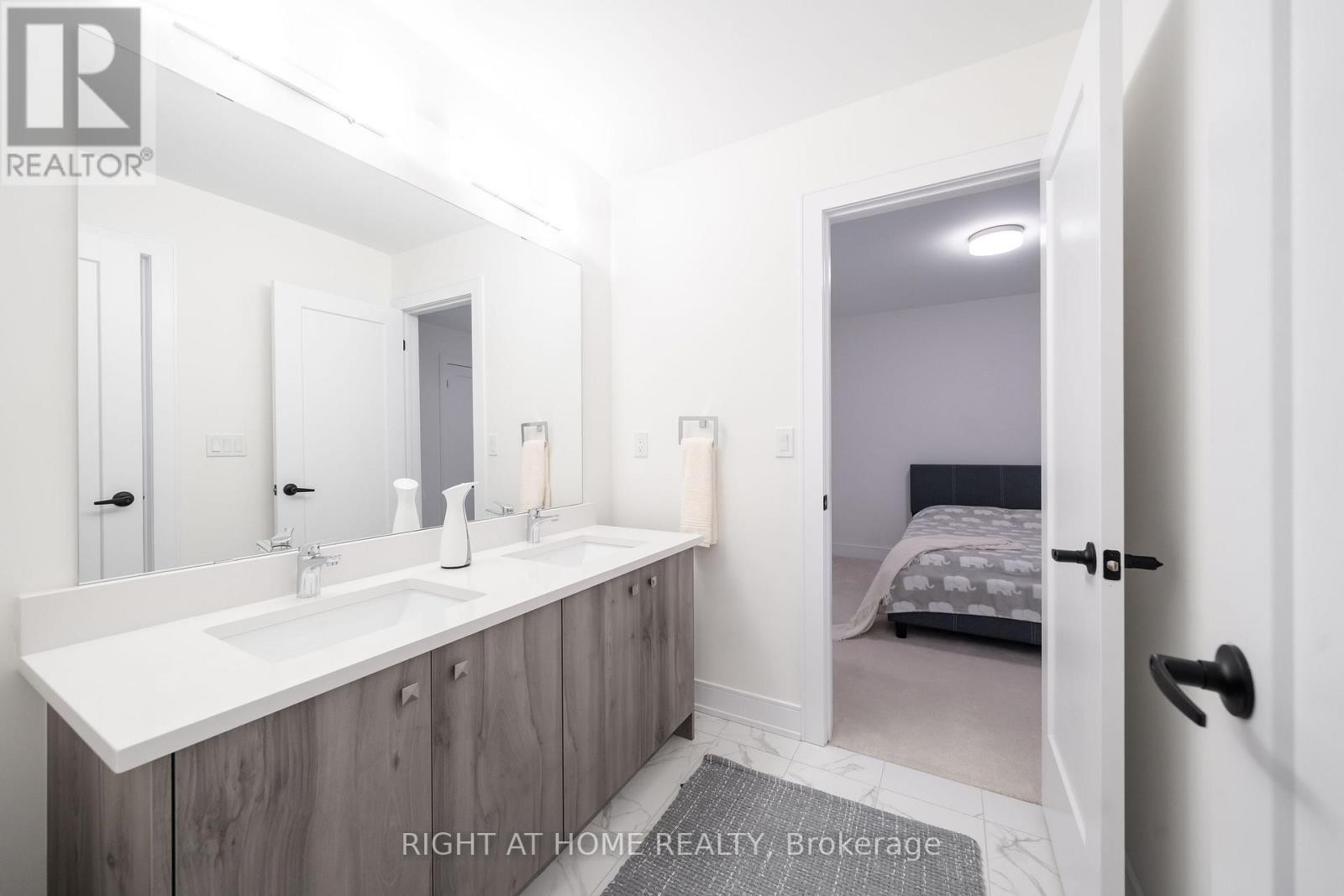 












1361 BLACKMORE STREET

,
Innisfil (Alcona),




Ontario
L9S0P3

