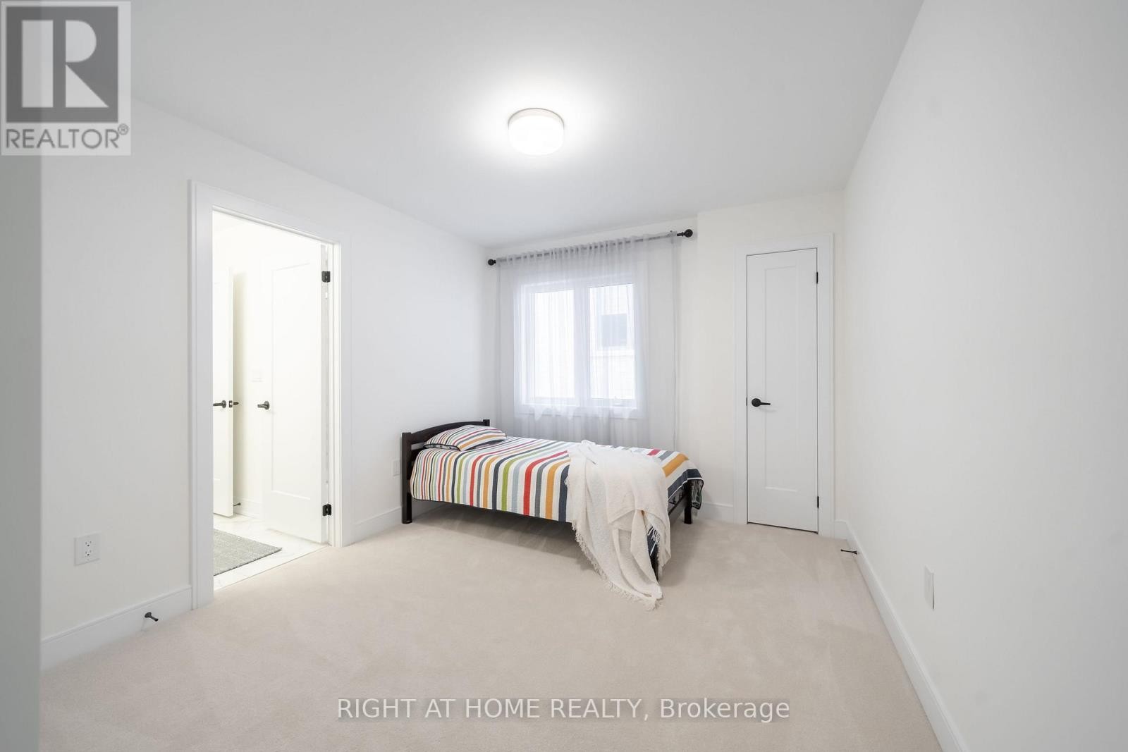 












1361 BLACKMORE STREET

,
Innisfil (Alcona),




Ontario
L9S0P3

