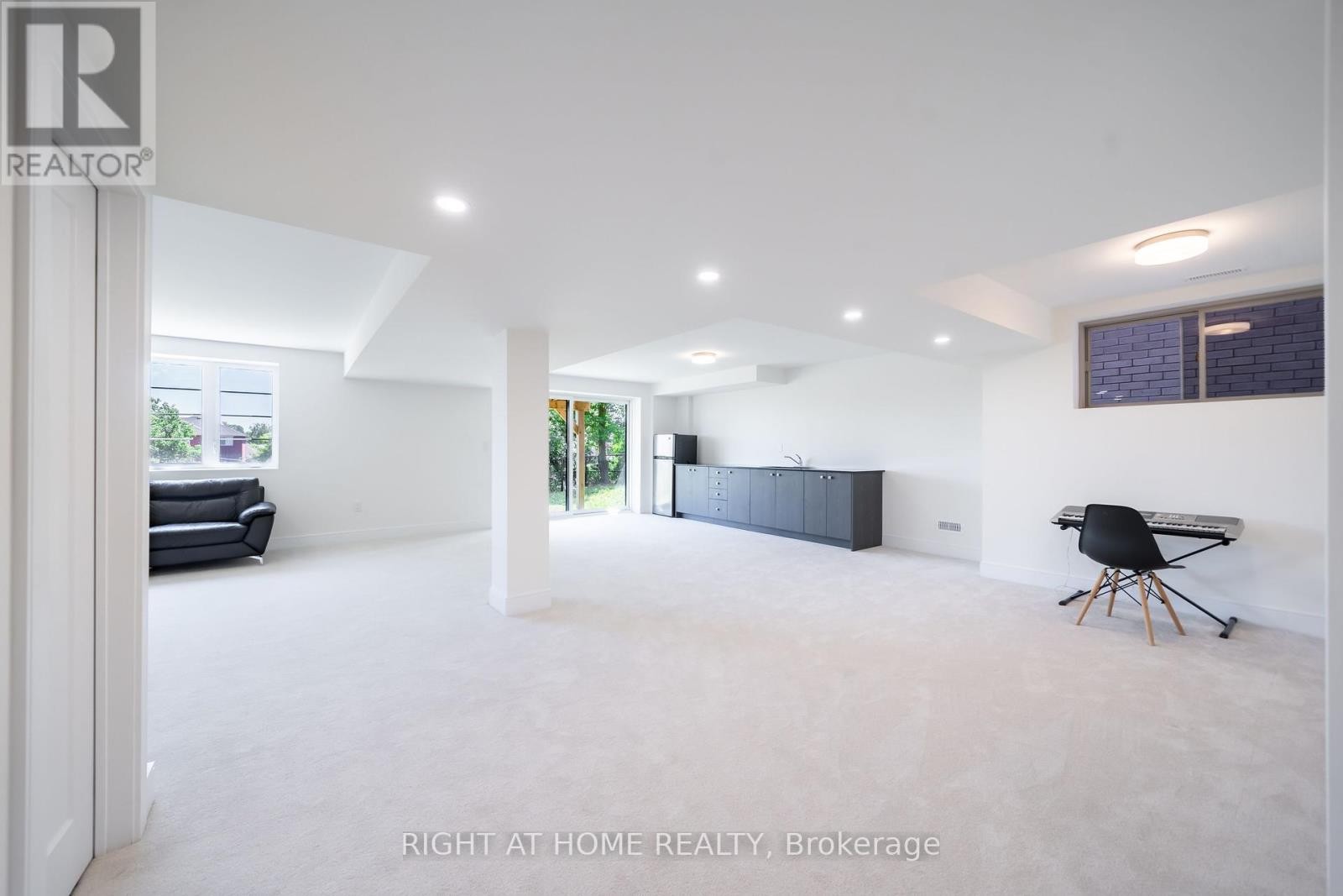 












1361 BLACKMORE STREET

,
Innisfil (Alcona),




Ontario
L9S0P3

