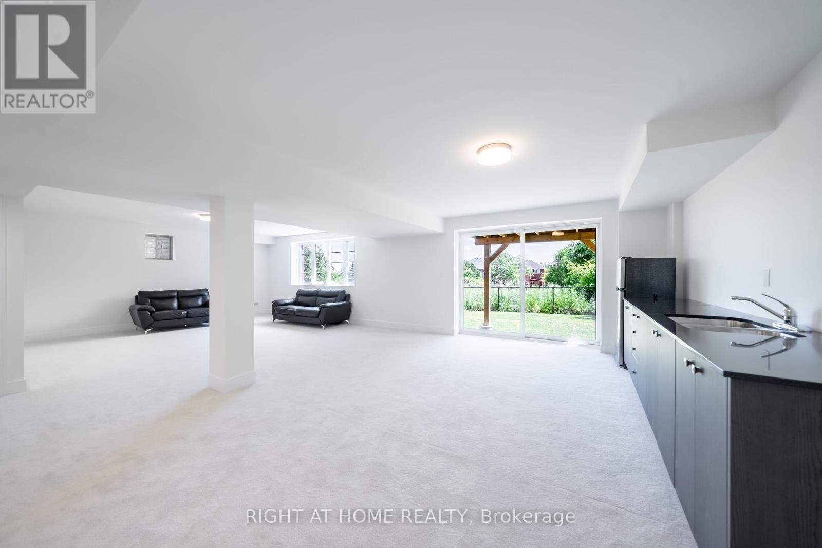 












1361 BLACKMORE STREET

,
Innisfil (Alcona),




Ontario
L9S0P3

