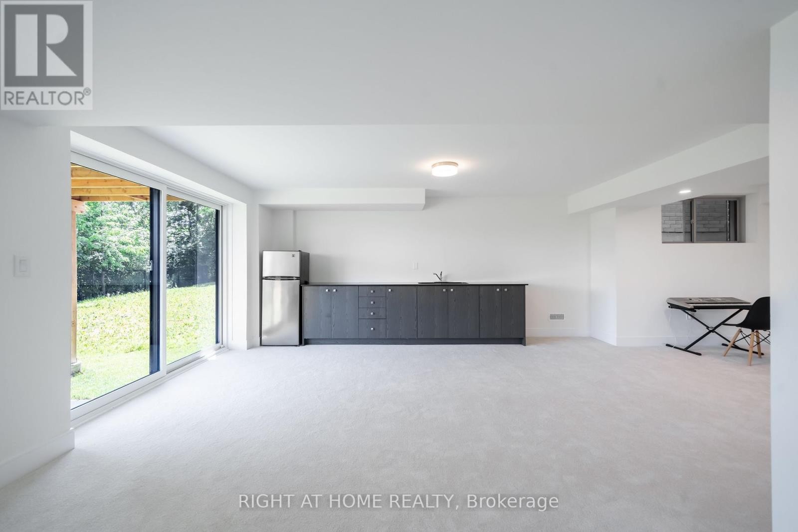 












1361 BLACKMORE STREET

,
Innisfil (Alcona),




Ontario
L9S0P3

