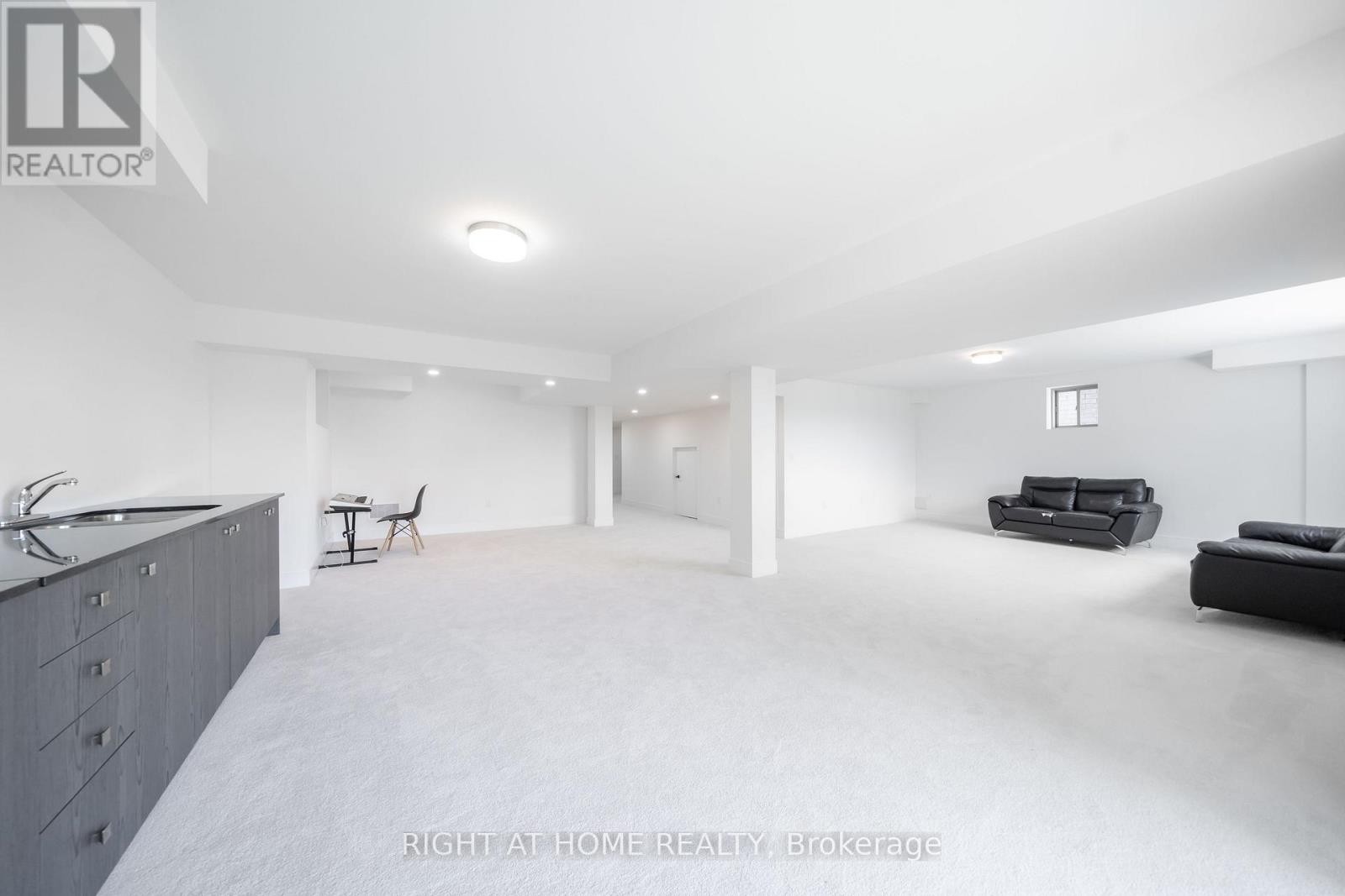 












1361 BLACKMORE STREET

,
Innisfil (Alcona),




Ontario
L9S0P3

