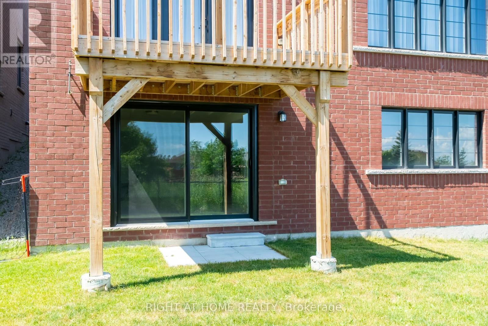 












1361 BLACKMORE STREET

,
Innisfil (Alcona),




Ontario
L9S0P3


