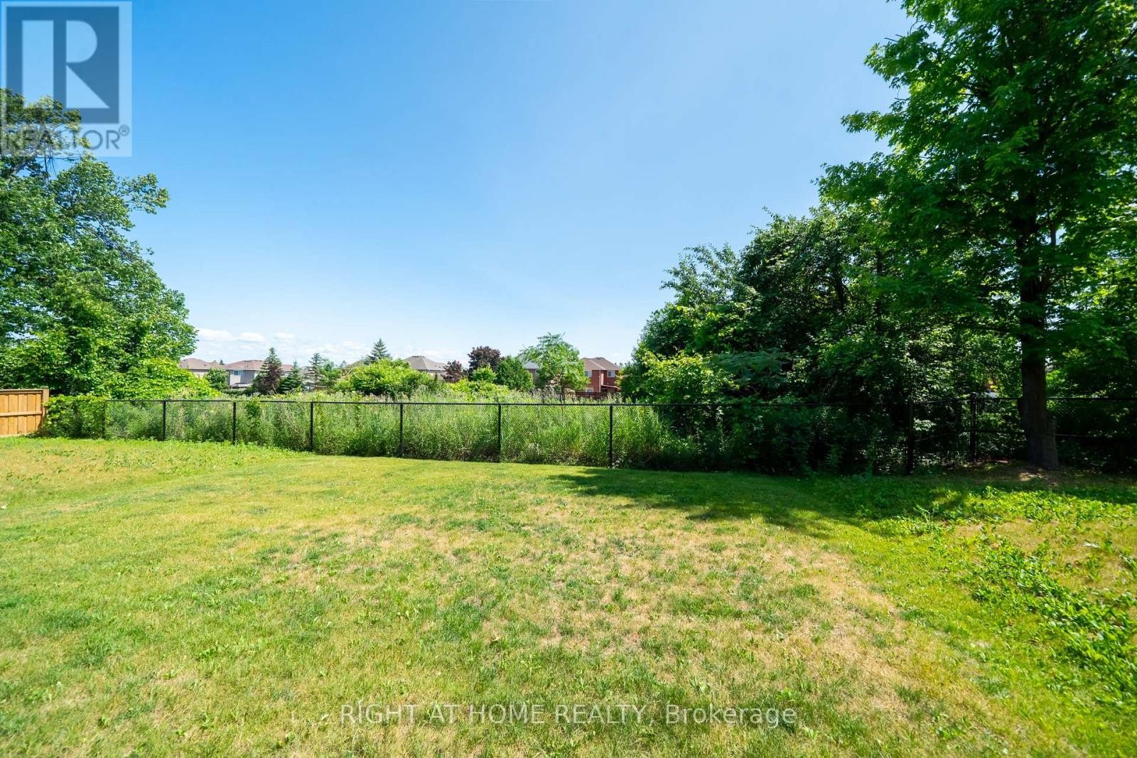 












1361 BLACKMORE STREET

,
Innisfil (Alcona),




Ontario
L9S0P3


