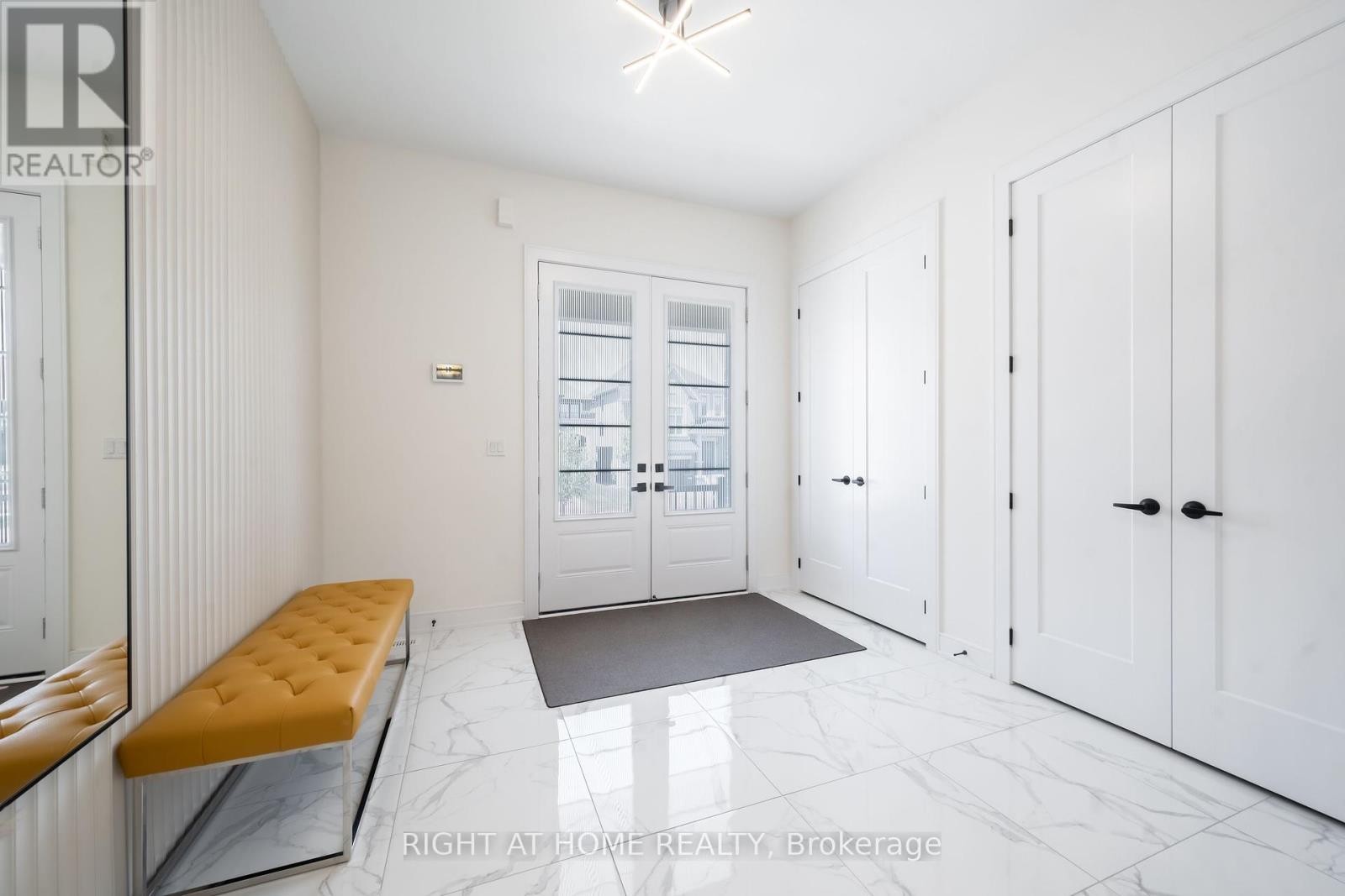 












1361 BLACKMORE STREET

,
Innisfil (Alcona),




Ontario
L9S0P3

