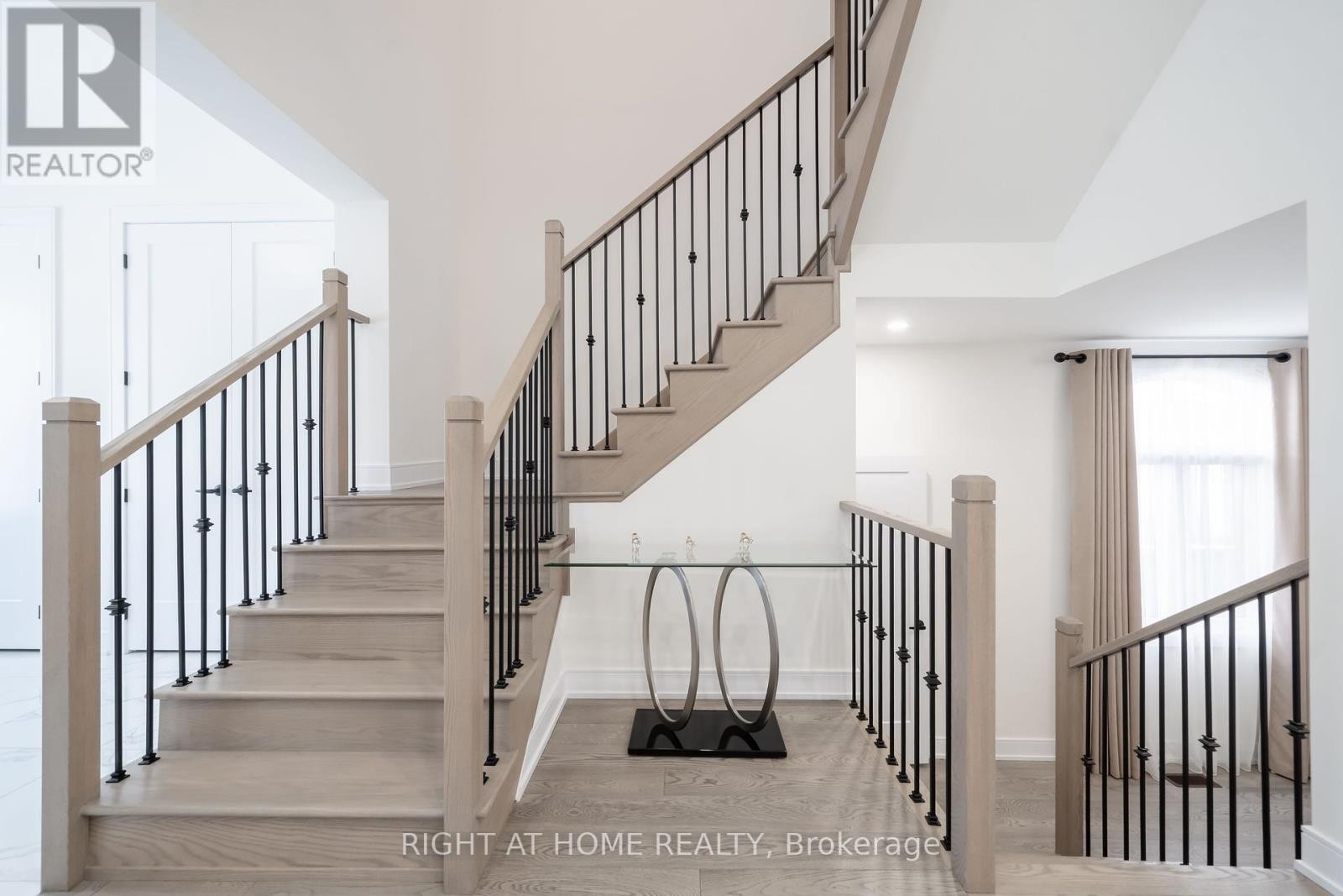 












1361 BLACKMORE STREET

,
Innisfil (Alcona),




Ontario
L9S0P3

