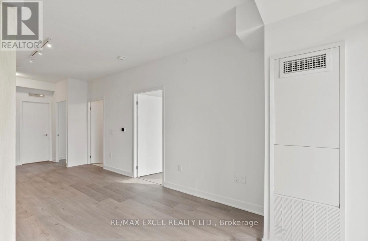 












820 - 60 HONEYCRISP CRESCENT

,
Vaughan (Vaughan Corporate Centre),




Ontario
L4K0N5


