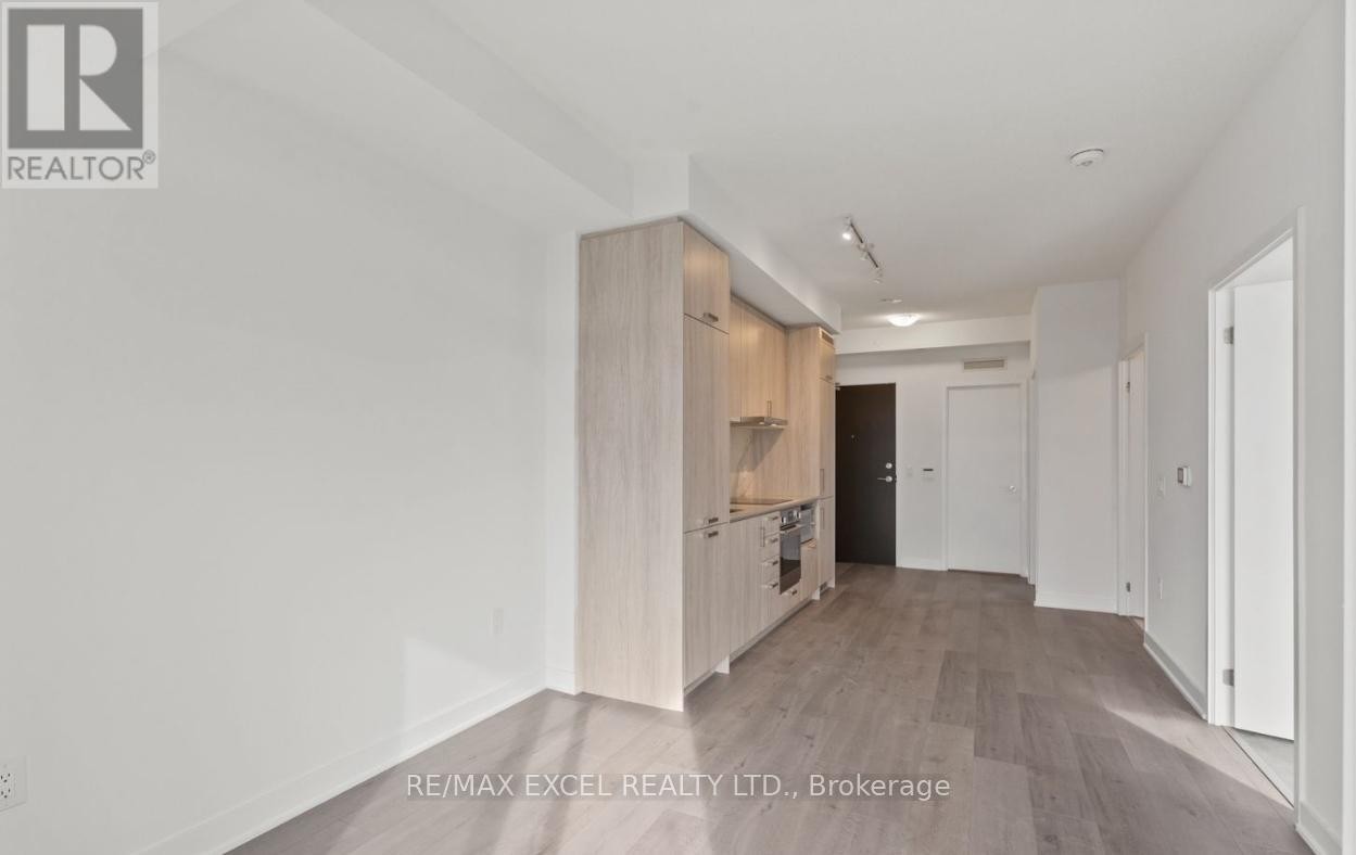 












820 - 60 HONEYCRISP CRESCENT

,
Vaughan (Vaughan Corporate Centre),




Ontario
L4K0N5


