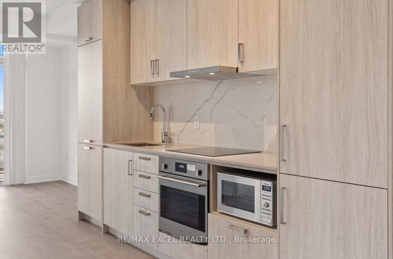 












820 - 60 HONEYCRISP CRESCENT

,
Vaughan (Vaughan Corporate Centre),




Ontario
L4K0N5

