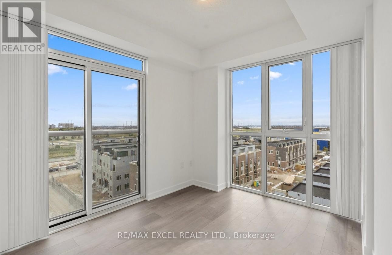 












820 - 60 HONEYCRISP CRESCENT

,
Vaughan (Vaughan Corporate Centre),




Ontario
L4K0N5

