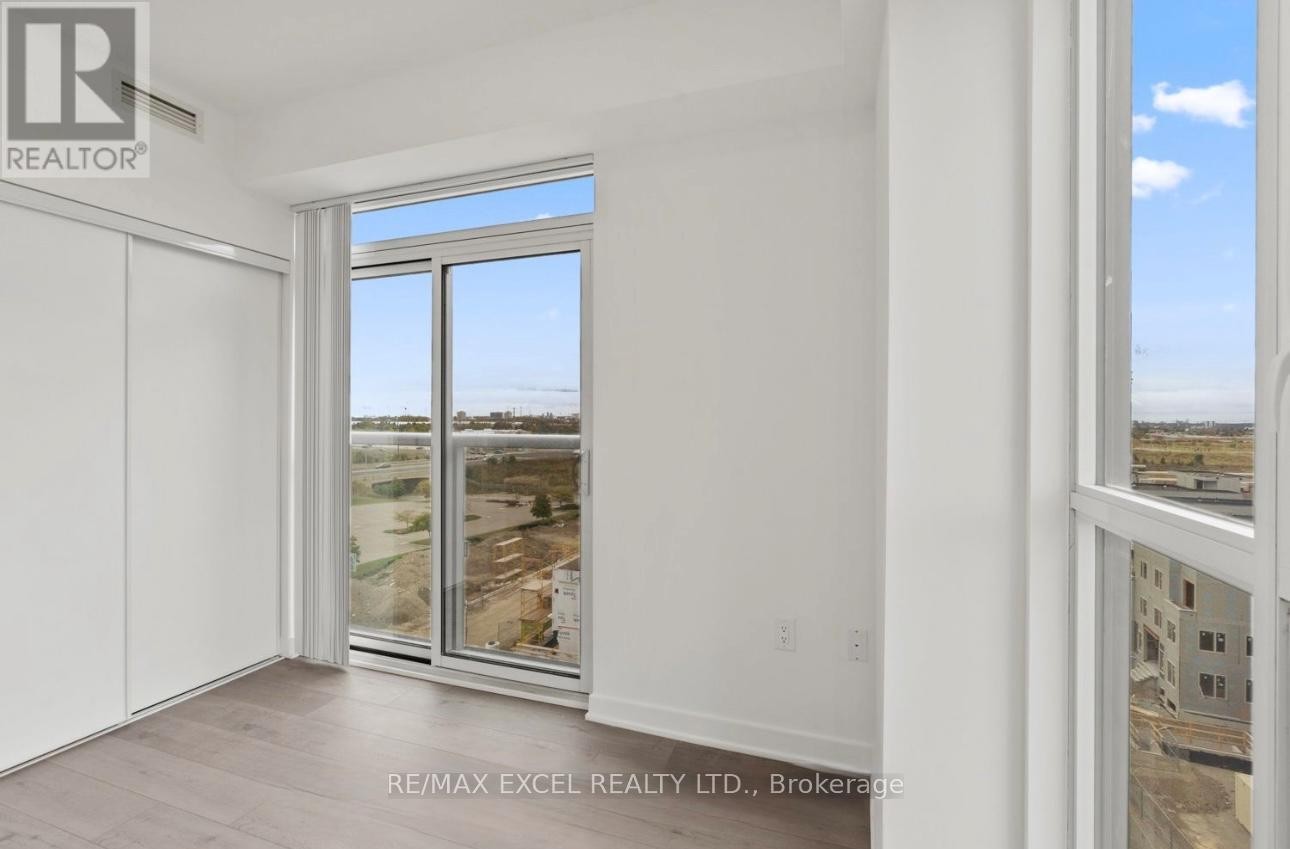 












820 - 60 HONEYCRISP CRESCENT

,
Vaughan (Vaughan Corporate Centre),




Ontario
L4K0N5

