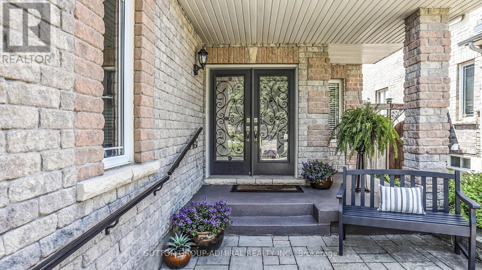 












35 WYMAN CRESCENT

,
Bradford West Gwillimbury (Bradford),




Ontario
L3Z3J5


