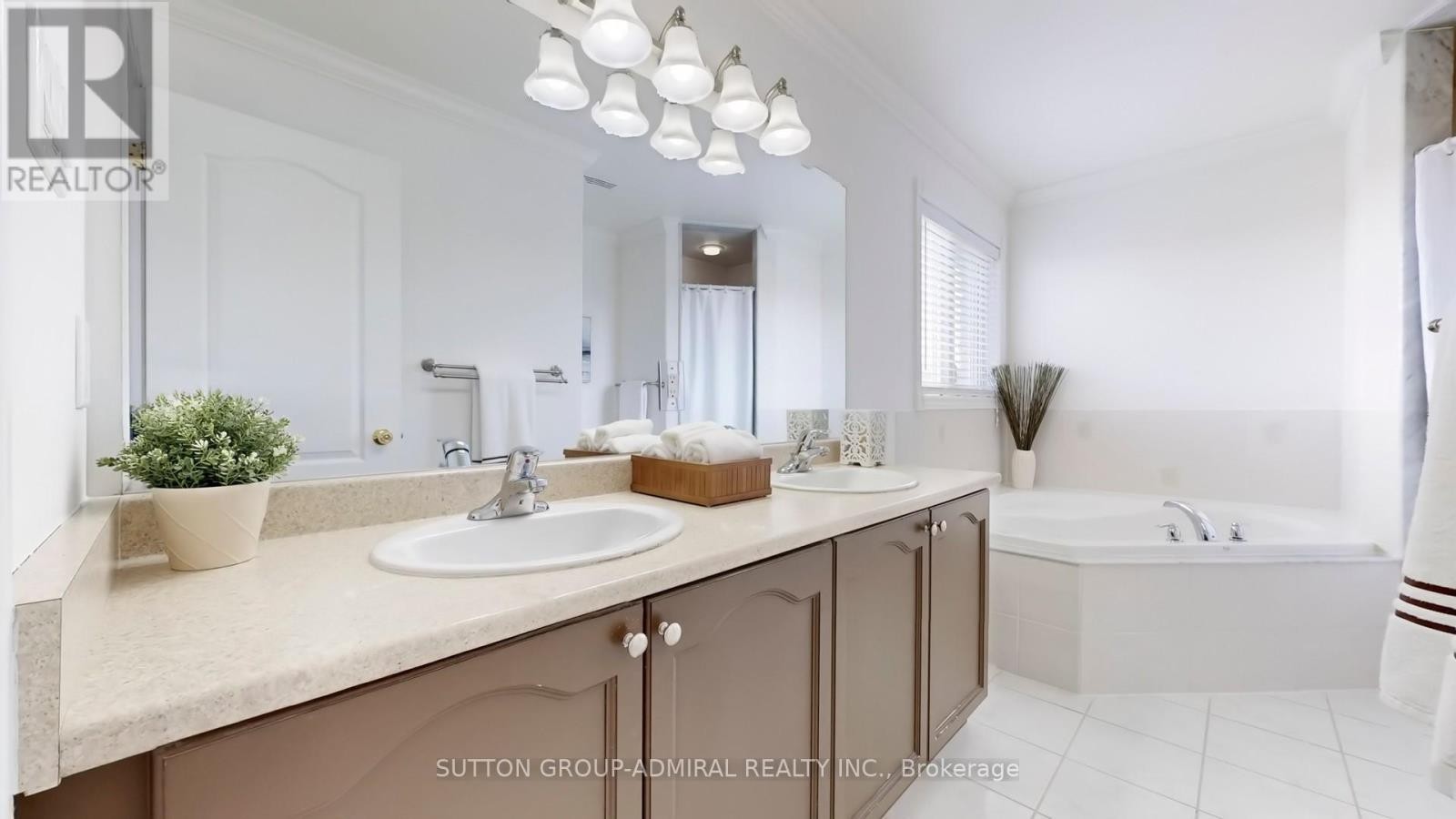 












35 WYMAN CRESCENT

,
Bradford West Gwillimbury (Bradford),




Ontario
L3Z3J5

