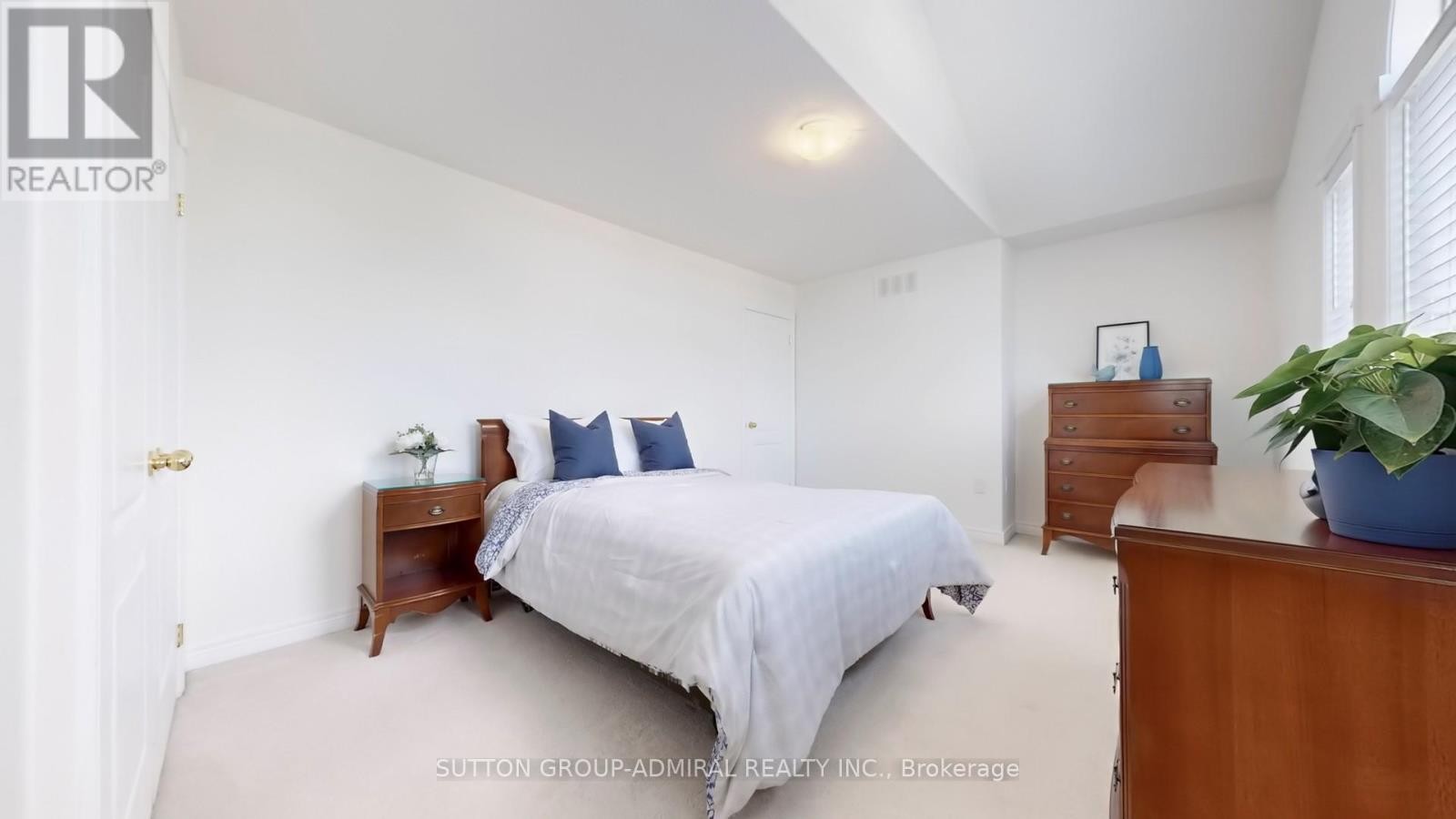 












35 WYMAN CRESCENT

,
Bradford West Gwillimbury (Bradford),




Ontario
L3Z3J5

