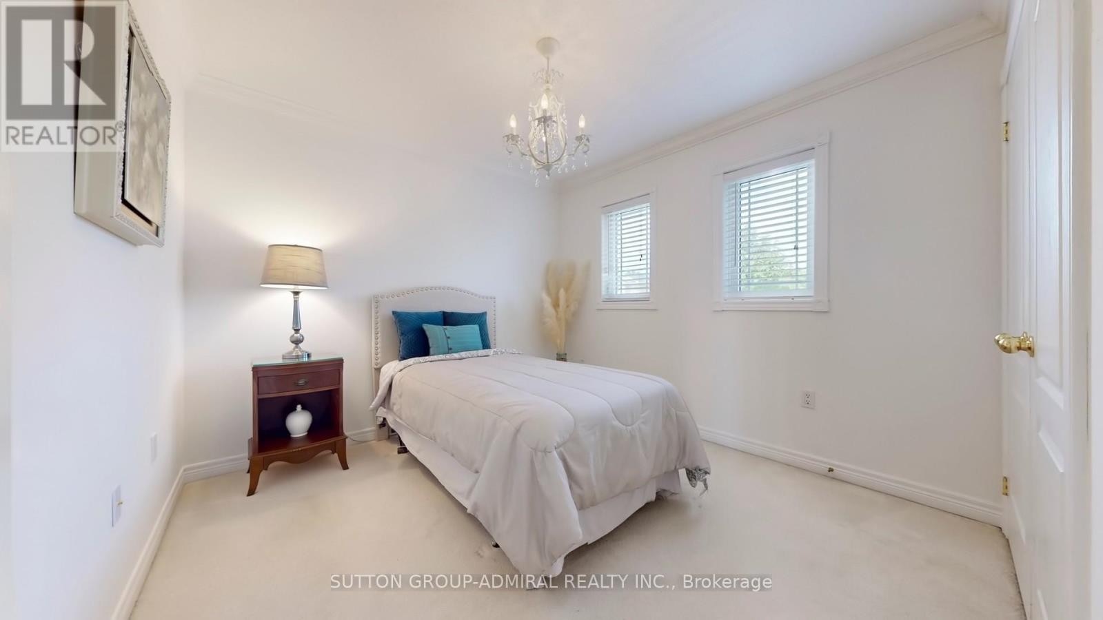 












35 WYMAN CRESCENT

,
Bradford West Gwillimbury (Bradford),




Ontario
L3Z3J5

