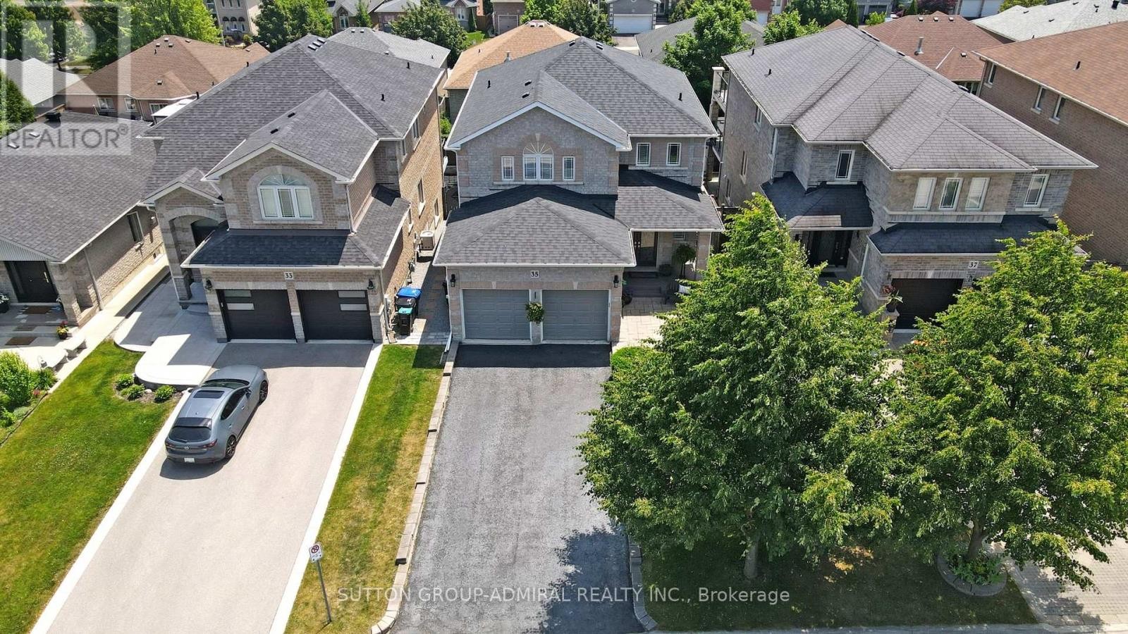












35 WYMAN CRESCENT

,
Bradford West Gwillimbury (Bradford),




Ontario
L3Z3J5

