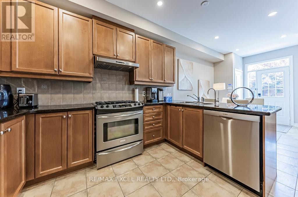 












161 HAZELTON AVENUE

,
Markham (Victoria Manor-Jennings Gate),




Ontario
L6C3H6

