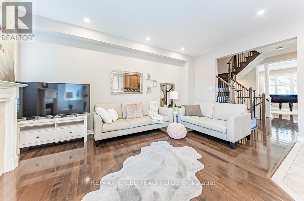 












161 HAZELTON AVENUE

,
Markham (Victoria Manor-Jennings Gate),




Ontario
L6C3H6

