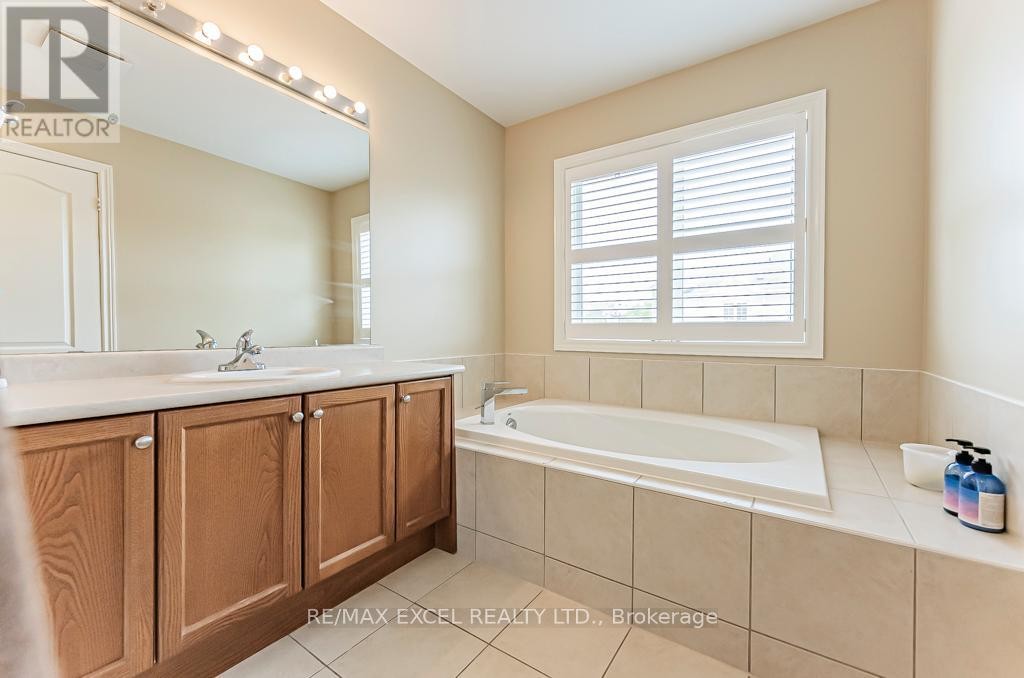












161 HAZELTON AVENUE

,
Markham (Victoria Manor-Jennings Gate),




Ontario
L6C3H6

