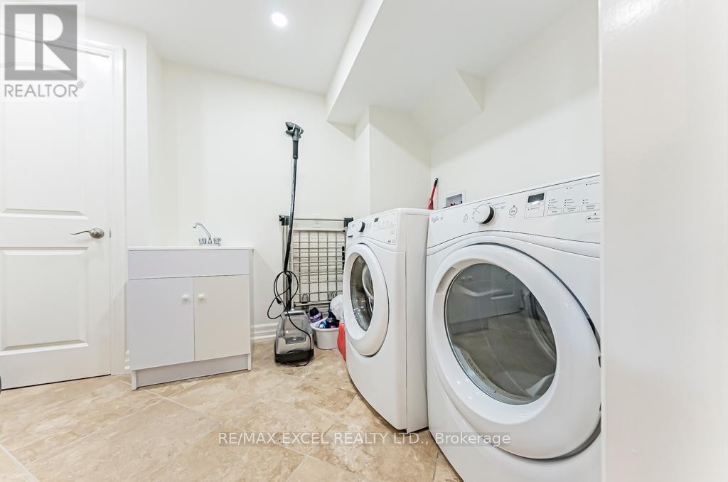 












161 HAZELTON AVENUE

,
Markham (Victoria Manor-Jennings Gate),




Ontario
L6C3H6

