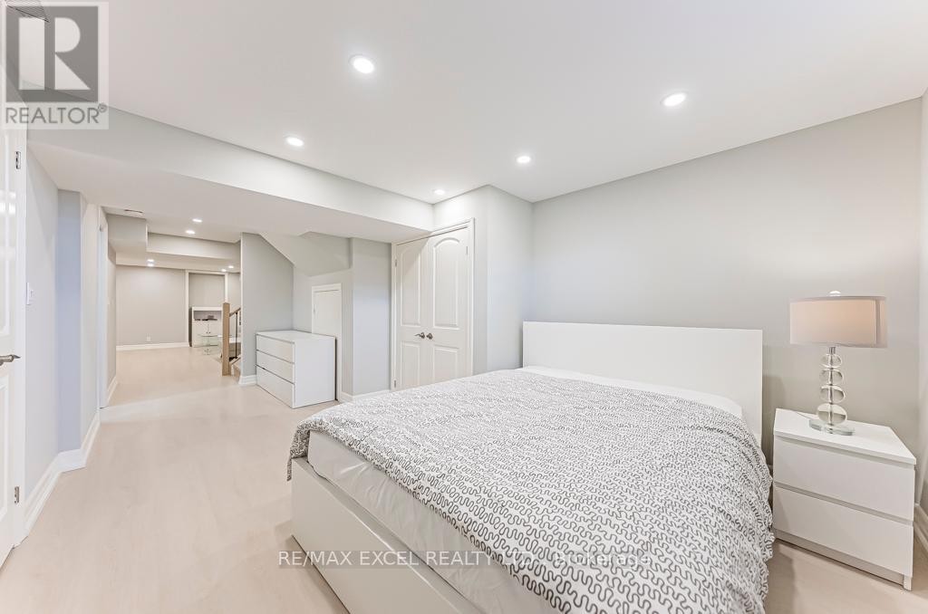 












161 HAZELTON AVENUE

,
Markham (Victoria Manor-Jennings Gate),




Ontario
L6C3H6

