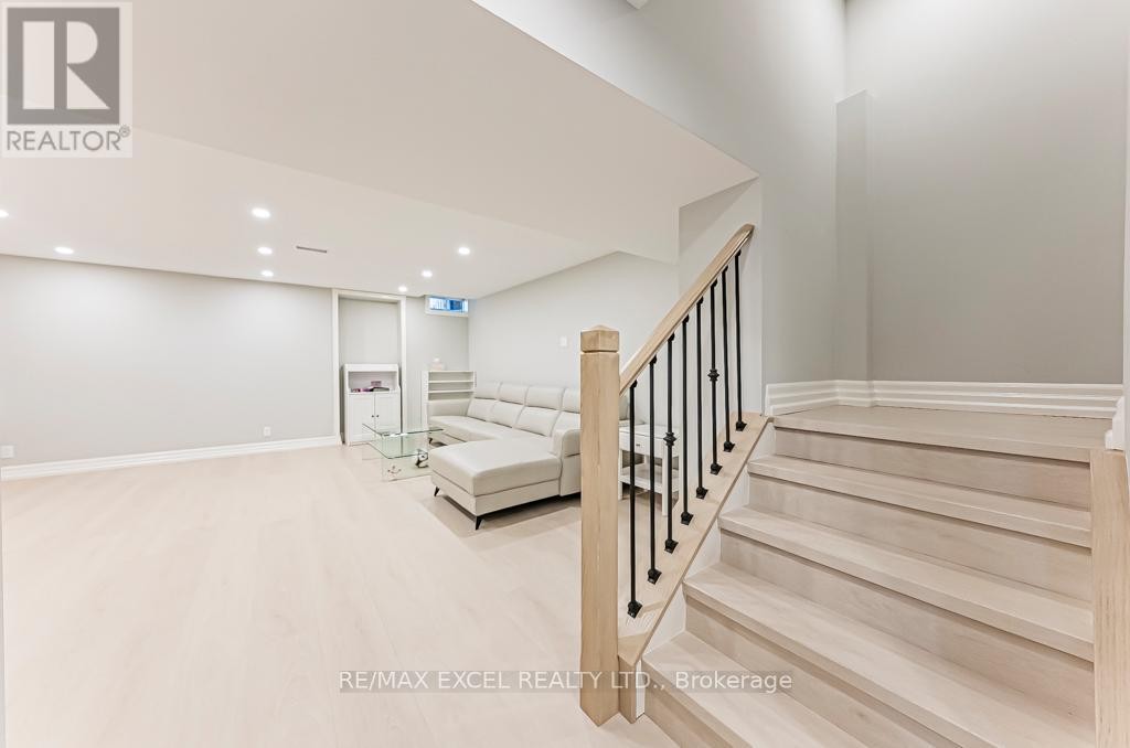 












161 HAZELTON AVENUE

,
Markham (Victoria Manor-Jennings Gate),




Ontario
L6C3H6

