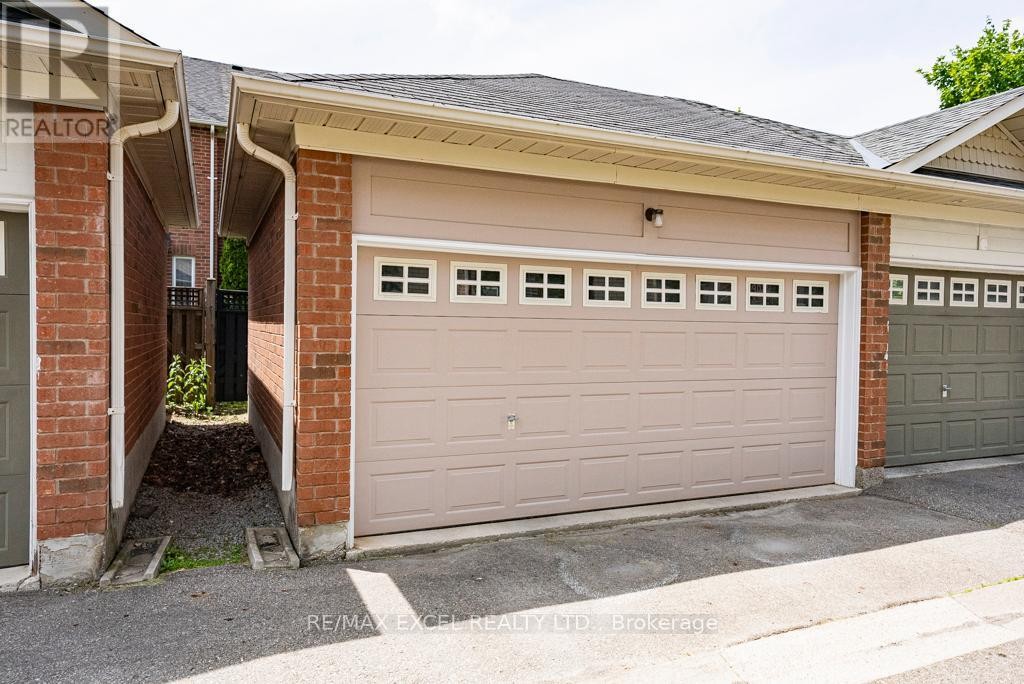 












161 HAZELTON AVENUE

,
Markham (Victoria Manor-Jennings Gate),




Ontario
L6C3H6

