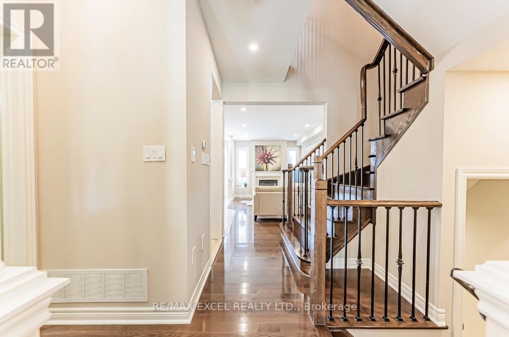 












161 HAZELTON AVENUE

,
Markham (Victoria Manor-Jennings Gate),




Ontario
L6C3H6

