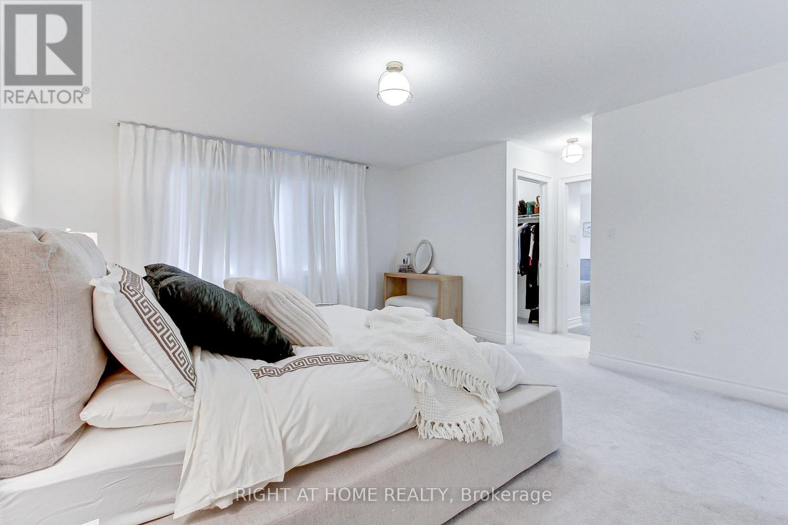 












29 PEAR BLOSSOM WAY

,
East Gwillimbury (Holland Landing),




Ontario
L9N0T3

