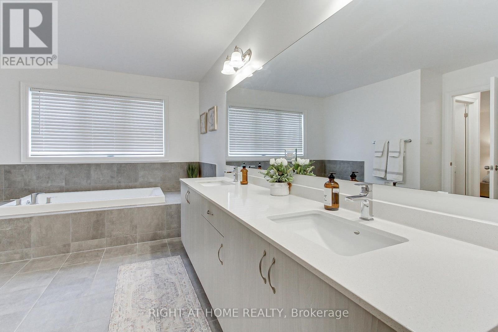 












29 PEAR BLOSSOM WAY

,
East Gwillimbury (Holland Landing),




Ontario
L9N0T3

