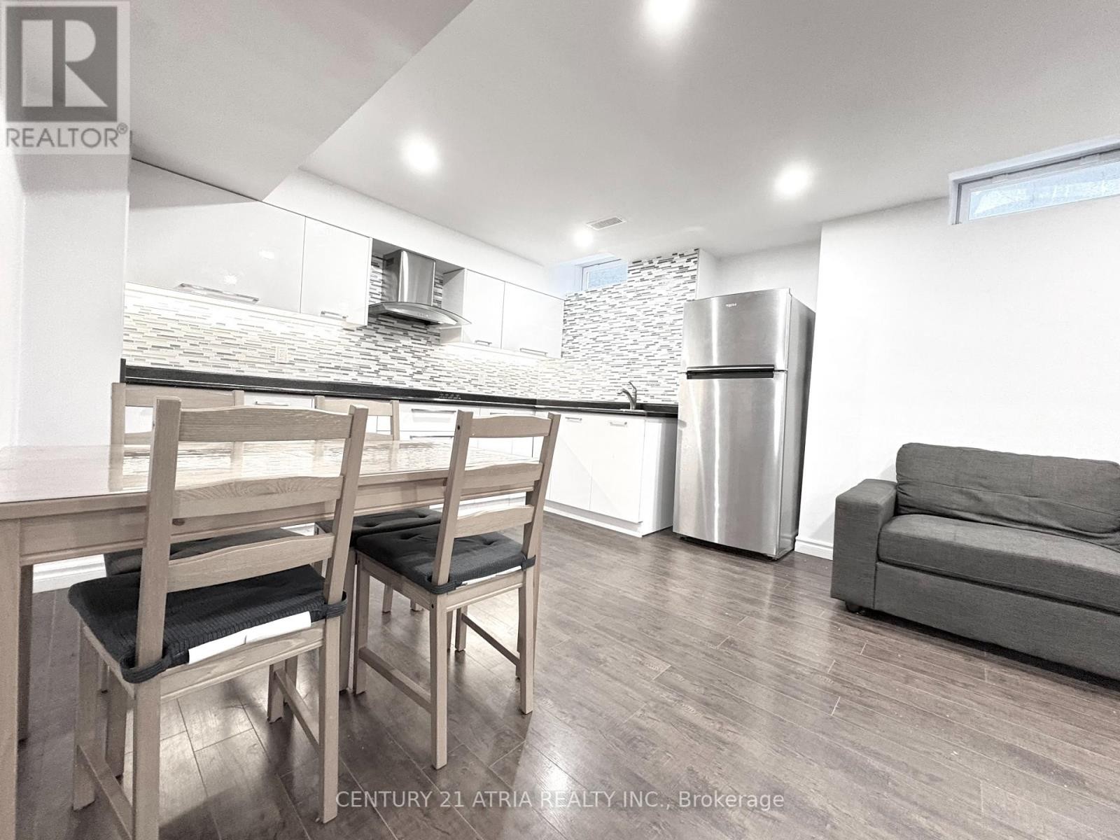 












BSMT - 335 SHIRLEY DRIVE

,
Richmond Hill (Rouge Woods),




Ontario
L4S2N6

