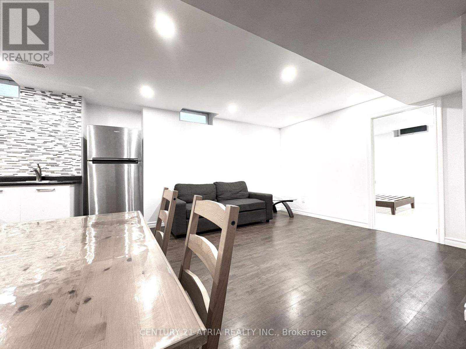 












BSMT - 335 SHIRLEY DRIVE

,
Richmond Hill (Rouge Woods),




Ontario
L4S2N6

