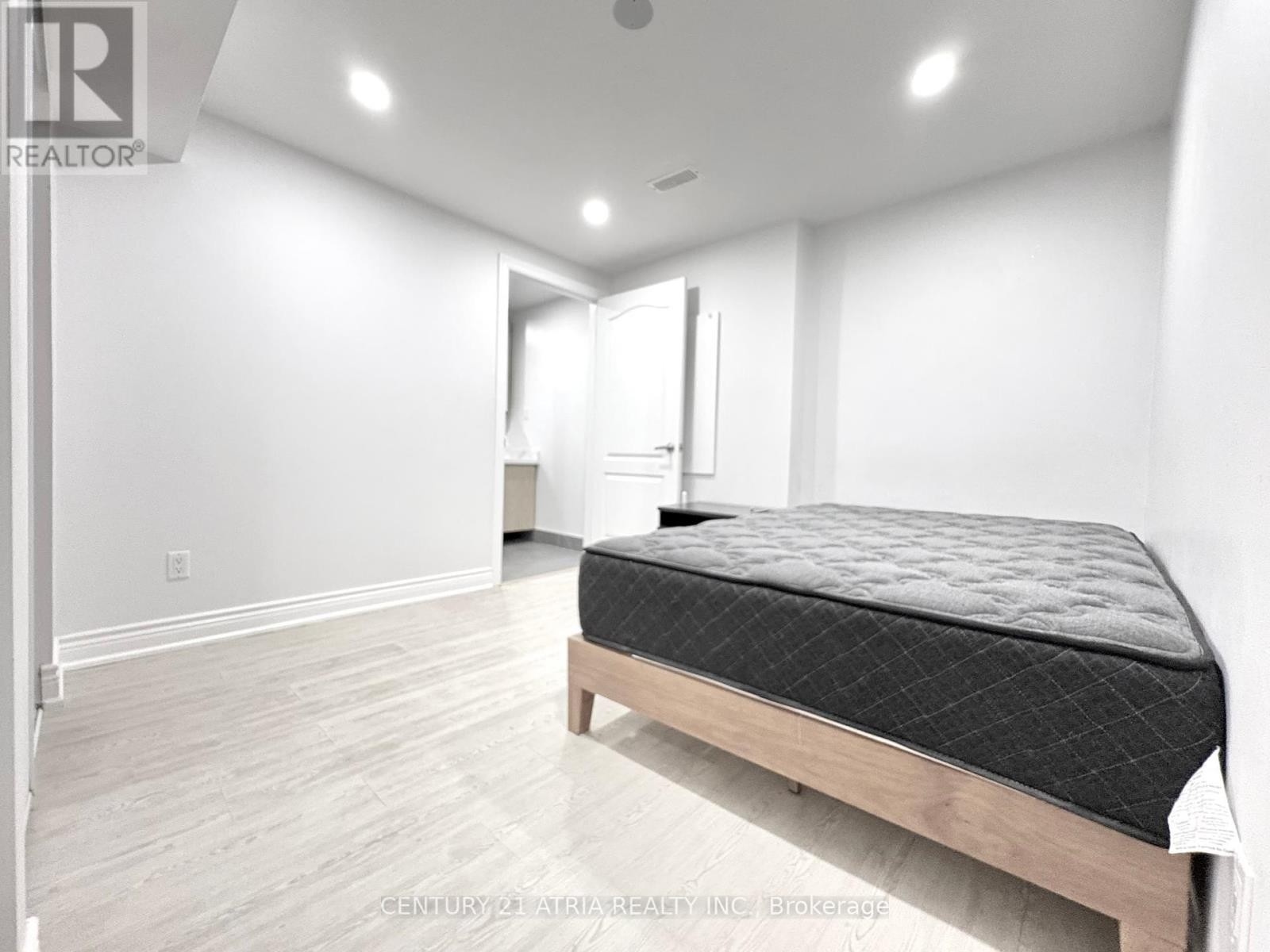 












BSMT - 335 SHIRLEY DRIVE

,
Richmond Hill (Rouge Woods),




Ontario
L4S2N6

