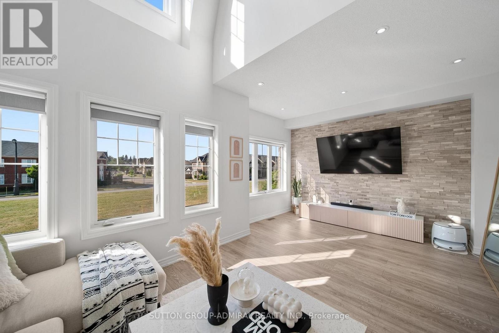 












49 EAST'S CORNERS BOULEVARD

,
Vaughan (Kleinburg),




Ontario
L4H3Z7

