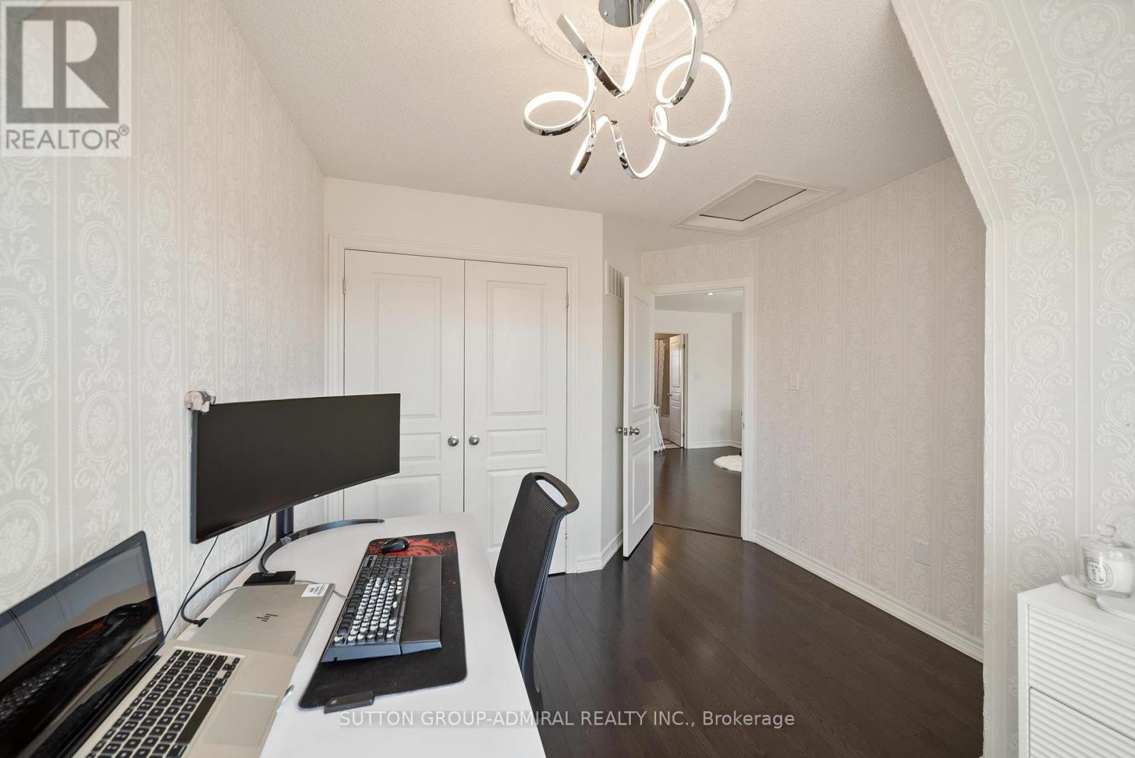 












49 EAST'S CORNERS BOULEVARD

,
Vaughan (Kleinburg),




Ontario
L4H3Z7

